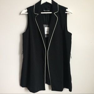 WHO WHAT WEAR Vest Black with White Trim